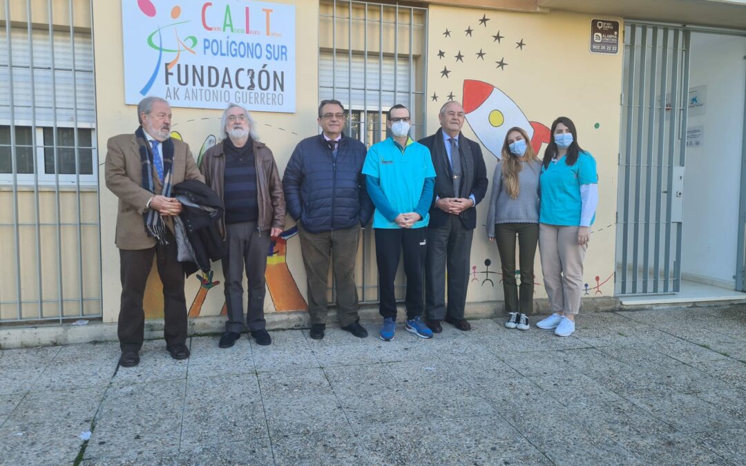 El Colegio de Médicos de Sevilla visita el CAIT de Polígono Sur de la Fundación AK Antonio Guerrero