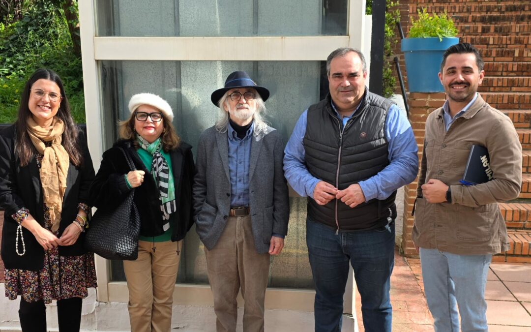 La Fundación Antonio Guerrero financia la instalación de un nuevo ascensor en el recinto de la piscina municipal y CAIT de Pizarra